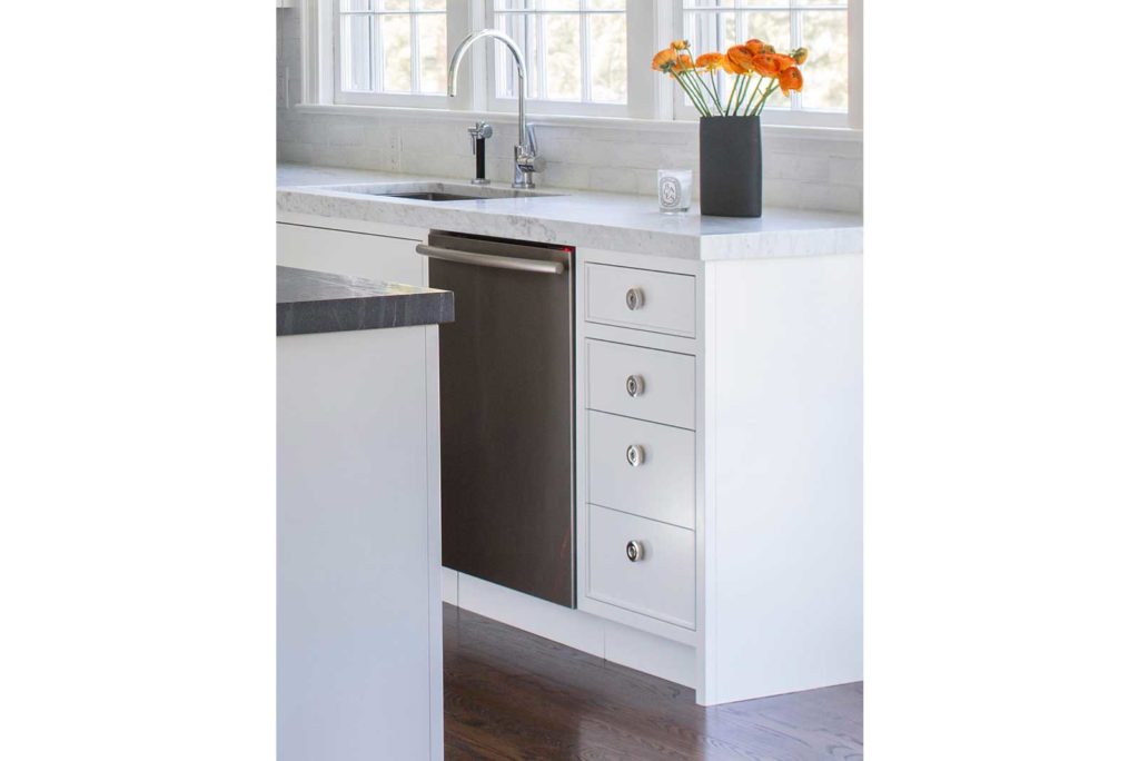white kitchen drawers