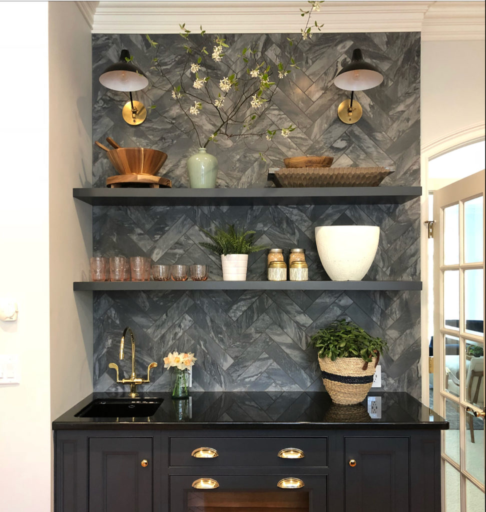open shelving at bar with backsplash