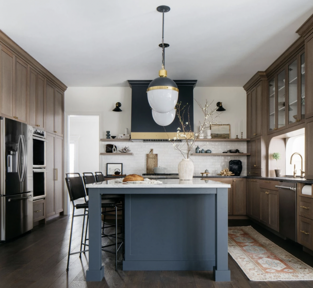 blu eand wood kitchen with brass elements