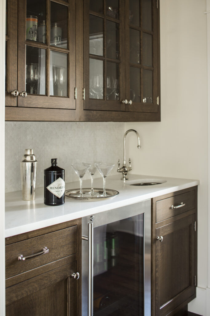bar and sink in kitchen