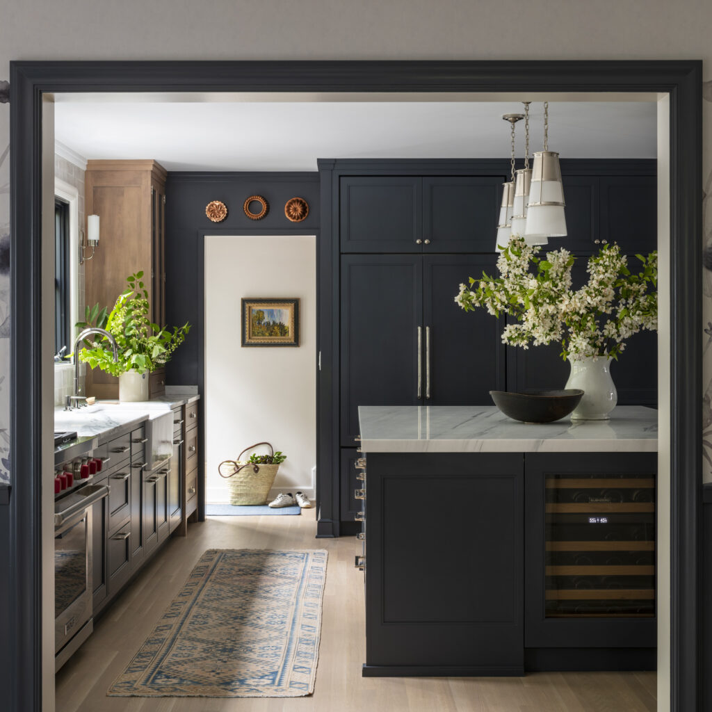 dark kitchen cabinets in modern kitchen design